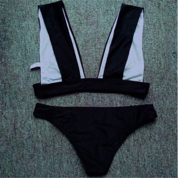 Roxanna Bikini - Picture 3 of 3